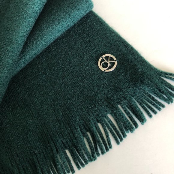 CALVIN KLEIN Scarf with 1 1/2" Fringe NWT - Picture 2 of 4